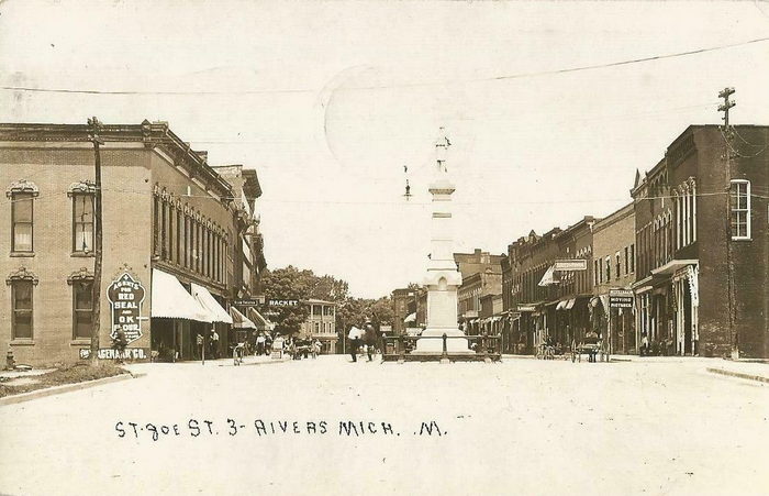 Rialto Theatre - Earlier Incarnation Of Theatre On Right (newer photo)